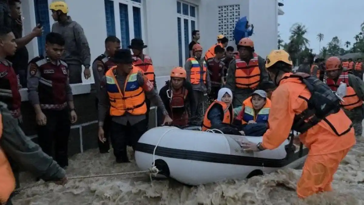 Banjir Melanda Dua Kawasan Padang, Lebih dari 50 Warga Dievakuasi Tim Gabungan