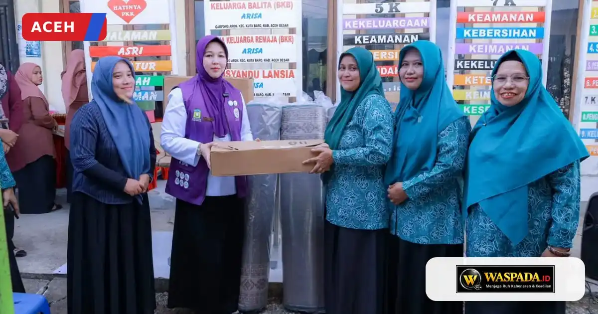 Kunjungan Ketua TP PKK Aceh Besar ke Gampong Aron Disertai Penyerahan Bantuan