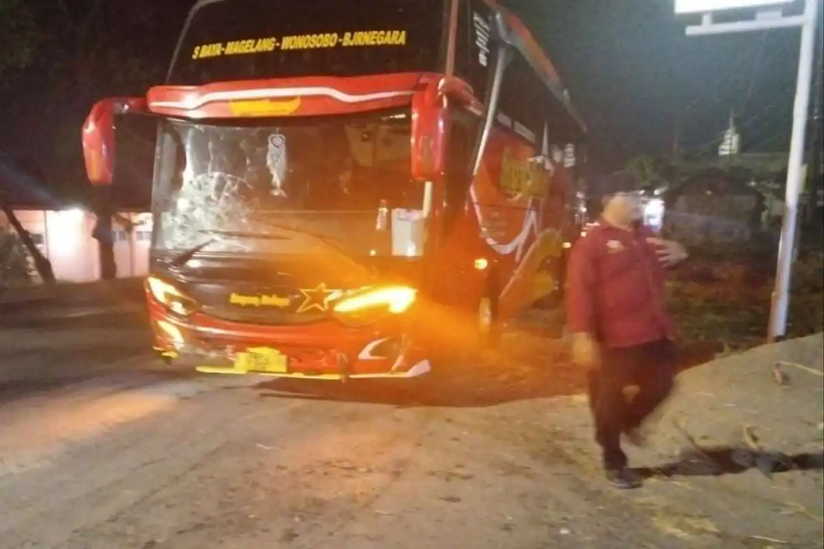 Pengendara Suzuki Shogun Meninggal dalam Kecelakaan dengan Bus Sugeng Rahayu di Magetan