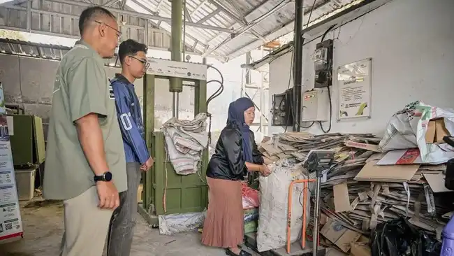 Di kawasan Mandalika, permintaan penjemputan sampah juga meningkat, kami jadi terbantu untuk mengangkut dan memilah sampah,” tutur Hanila