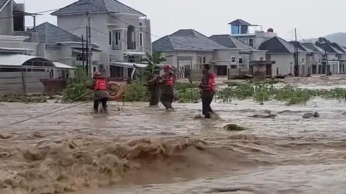 Banjir Rendam Dua Kecamatan di Padang, Evakuasi Warga Terus Berlangsung