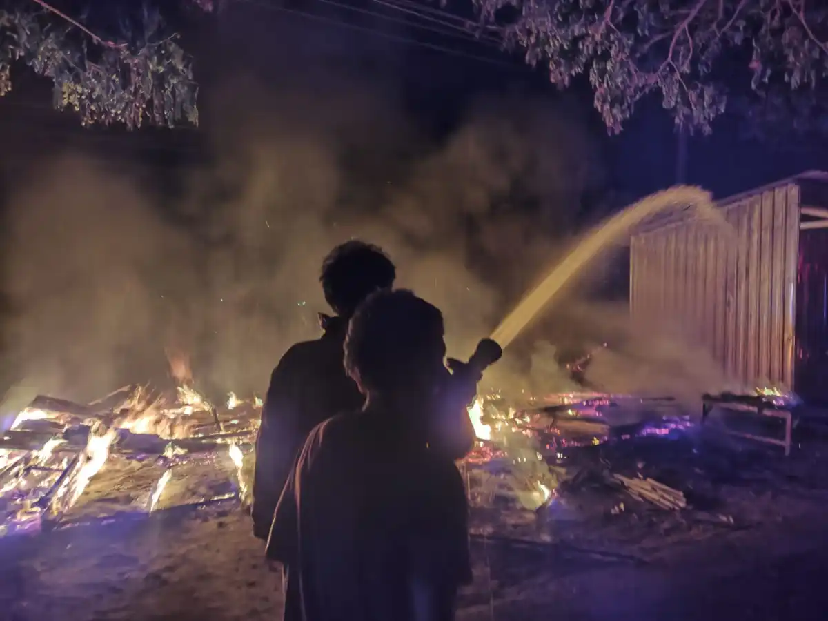 Warung di Area Persawahan Ujungpangkah Terbakar pada Dini Hari