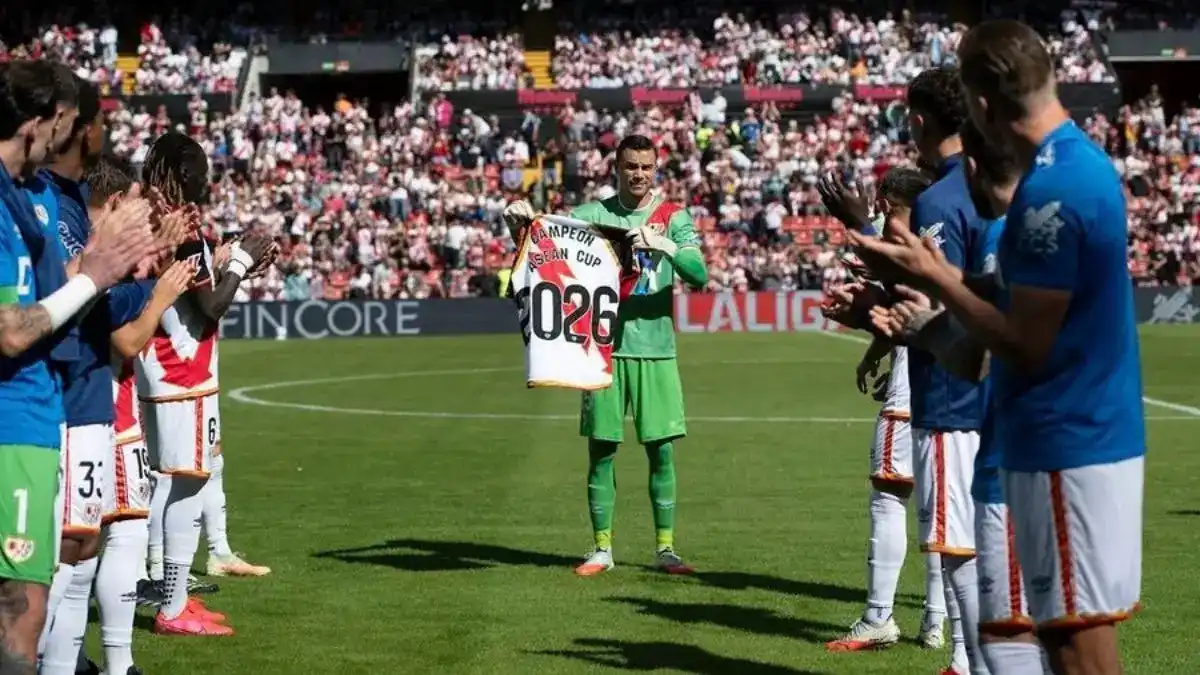 Momen Penghormatan Emil Audero oleh Rayo Vallecano Ternodai Suporter Sendiri