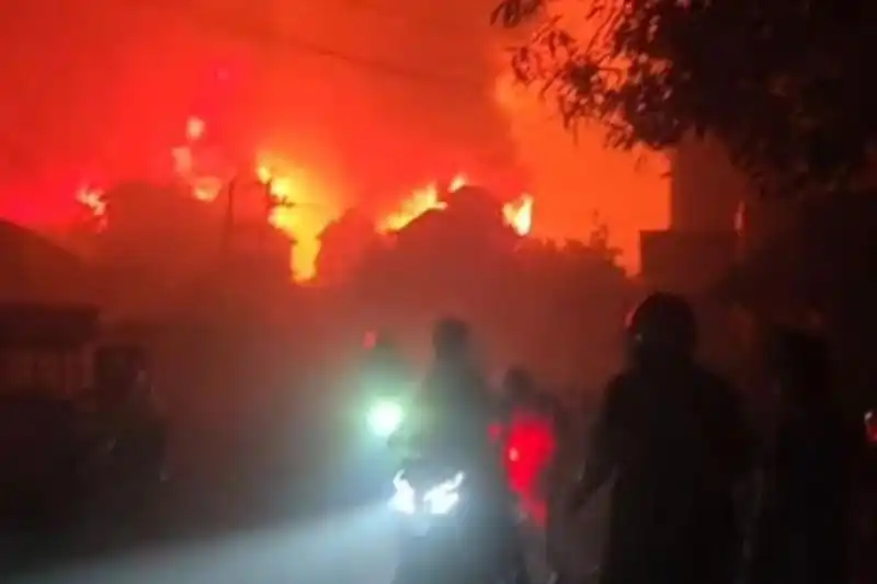 Kebakaran Melanda Dusun Serdang, 500 Rumah Warga Terdampak