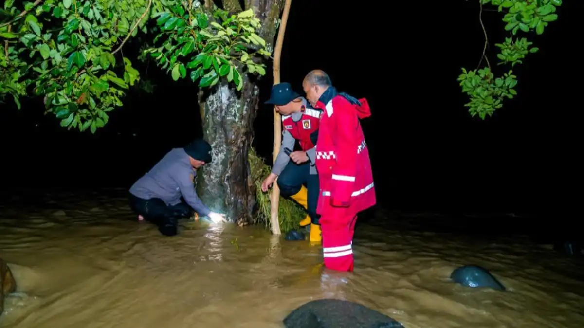 Banjir Melanda Sejumlah Wilayah Padang, Ratusan Warga Dievakuasi