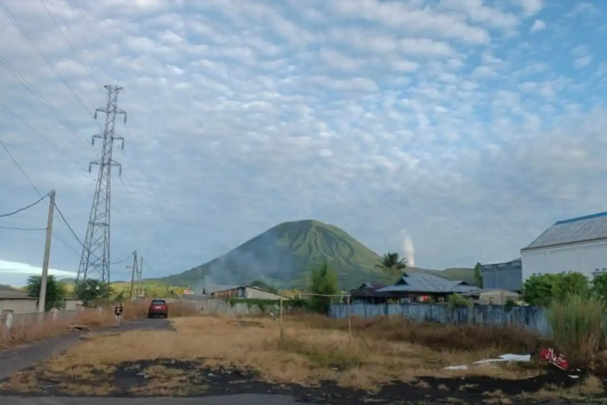 Aktivitas Gunung Lokon Didominasi Gempa Vulkanik Dangkal, Status Tetap Waspada