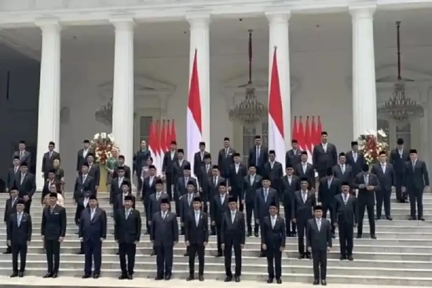 Survei Dua Tahun Pemerintahan Menempatkan Sepuluh Menteri pada Peringkat Terendah