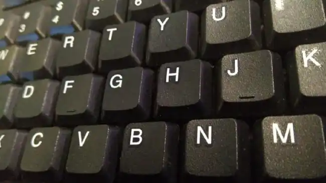 Puluhan Karyawan Wells Fargo Dipecat karena Memalsukan Aktivitas Kerja dengan Keyboard Palsu