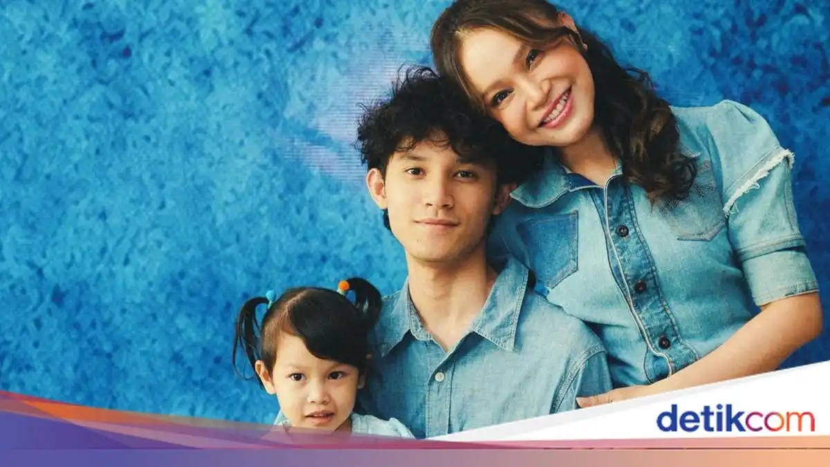 Rossa Ungkap Perbedaan Mengasuh Raina dan Rizky Langit Ramadhan