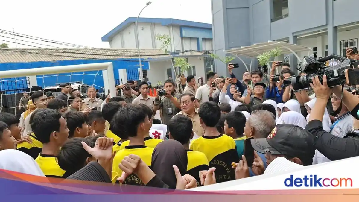 Kunjungan Pramono Anung ke Sekolah Hasil Revitalisasi Disambut Antusias Siswa Jaktim