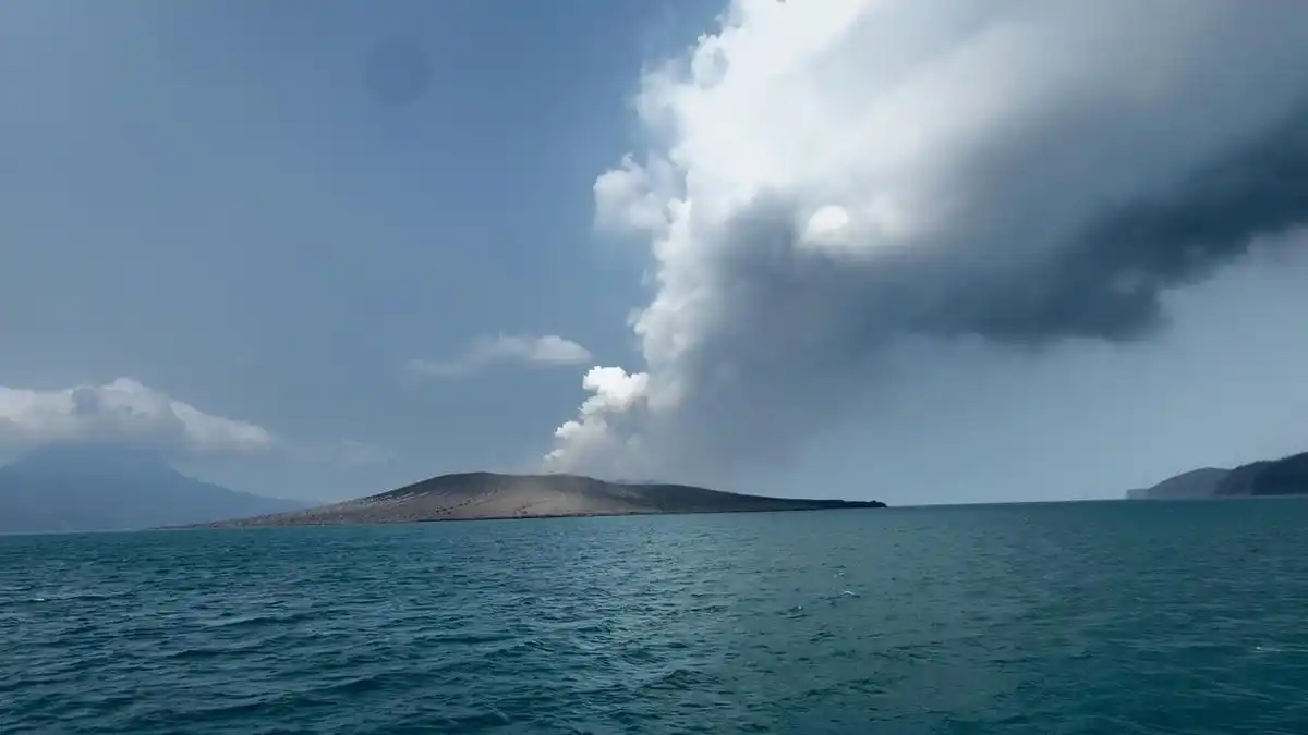 Aktivitas Seismik Gunung Anak Krakatau Didominasi Tremor, Warga Diminta Menjauh