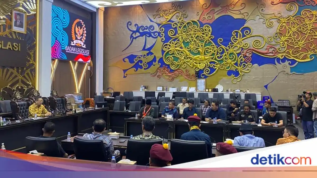 Doli Kurnia Tampung Desakan AKSI agar DPR Gunakan Hak Angket soal Ijazah Gibran
