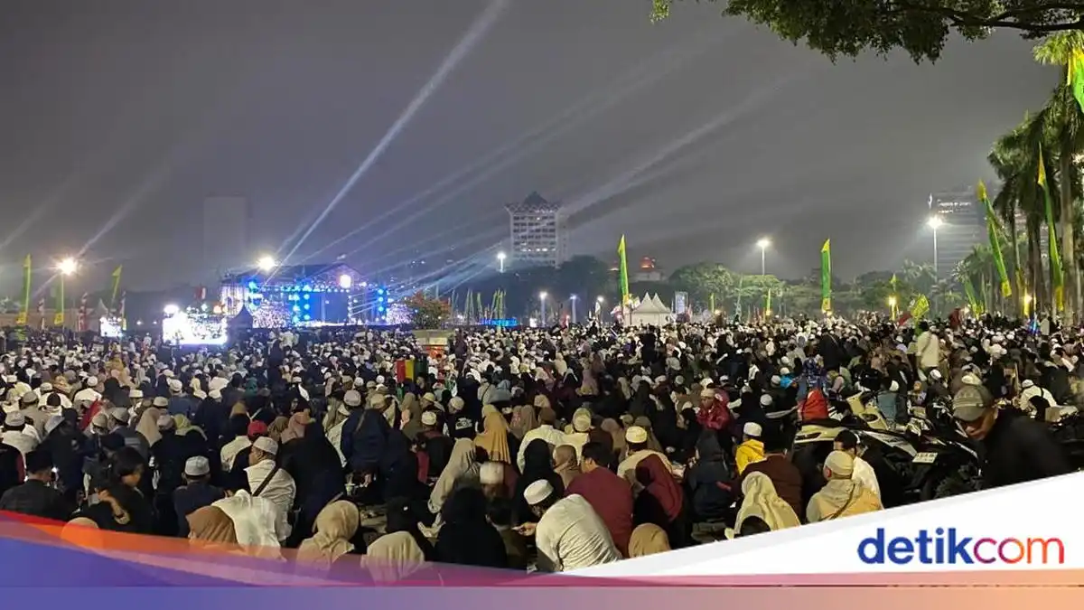 Jemaah Memadati Silang Monas untuk Tablig Akbar Habib Umar bin Hafidz