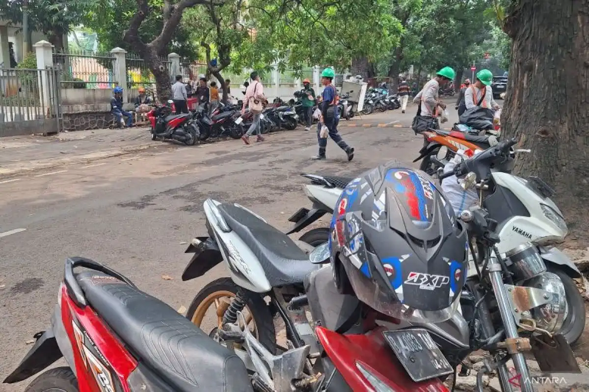 Petugas Satpol PP Kebayoran Baru Terluka dalam Kericuhan Penertiban Parkir di Bulungan