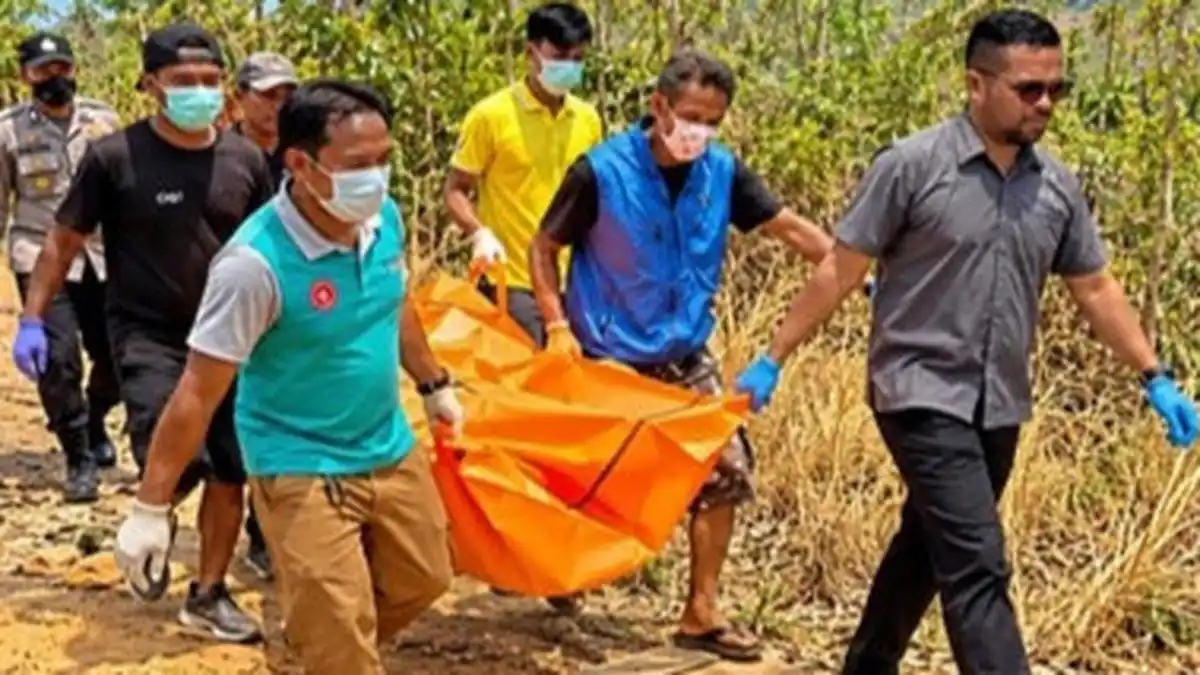 Evakuasi Jasad Perempuan Tanpa Identitas di Lereng Kebun Jati Sukabumi Berlangsung Sulit
