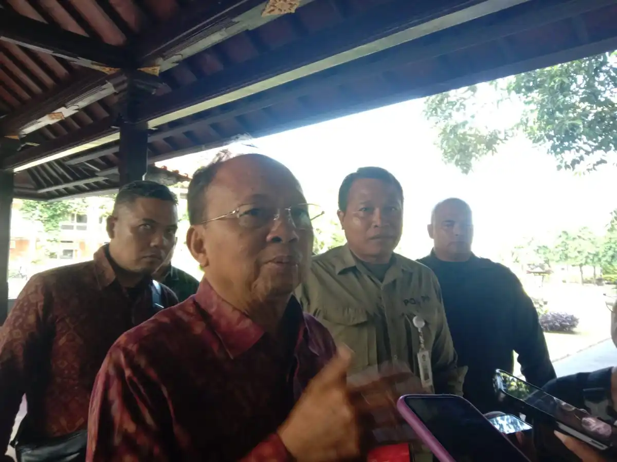 Antrean BBM Berlanjut di Bali, Koster Tegaskan Stok Pertalite dan Pertamax Aman