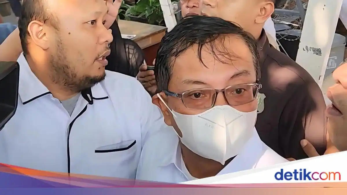 Rustian Keluar dari KPK Usai Diperiksa dalam OTT Terkait BNPB