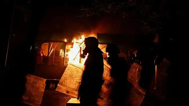 Protes Mahasiswa di Tirana Memanas, Gedung Kementerian Kehakiman Terbakar