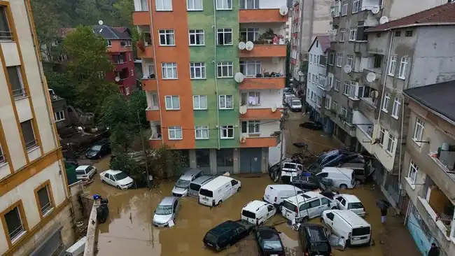 Banjir Besar Mengguncang Istanbul: Korban Jiwa, Permukiman Terendam, dan Penerbangan Terganggu