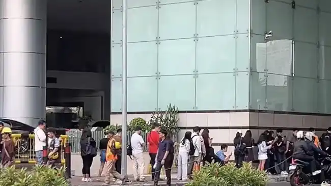Antrean Peluncuran iPhone 18 Pro Memanas, Pengambilan Unit Sempat Ricuh