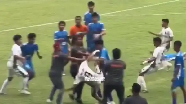 Final Sepak Bola Porprov Sumbar Terhenti 15 Menit akibat Kericuhan