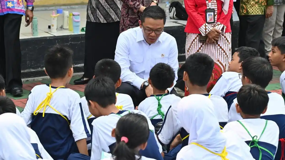 Sugiono Tinjau Pemeriksaan Kesehatan Siswa dan Cakupan Program CKG