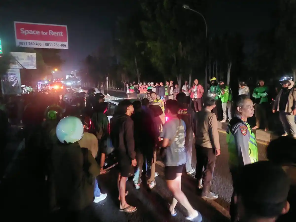 Polisi Evakuasi Pengemudi yang Melaju Melawan Arah di Ringroad Utara Sleman