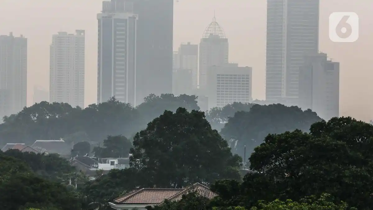 Asap Kebakaran Sumatra dan Kalimantan Terdeteksi di Atmosfer Jakarta: Kondisi Udara dan Langkah Warga