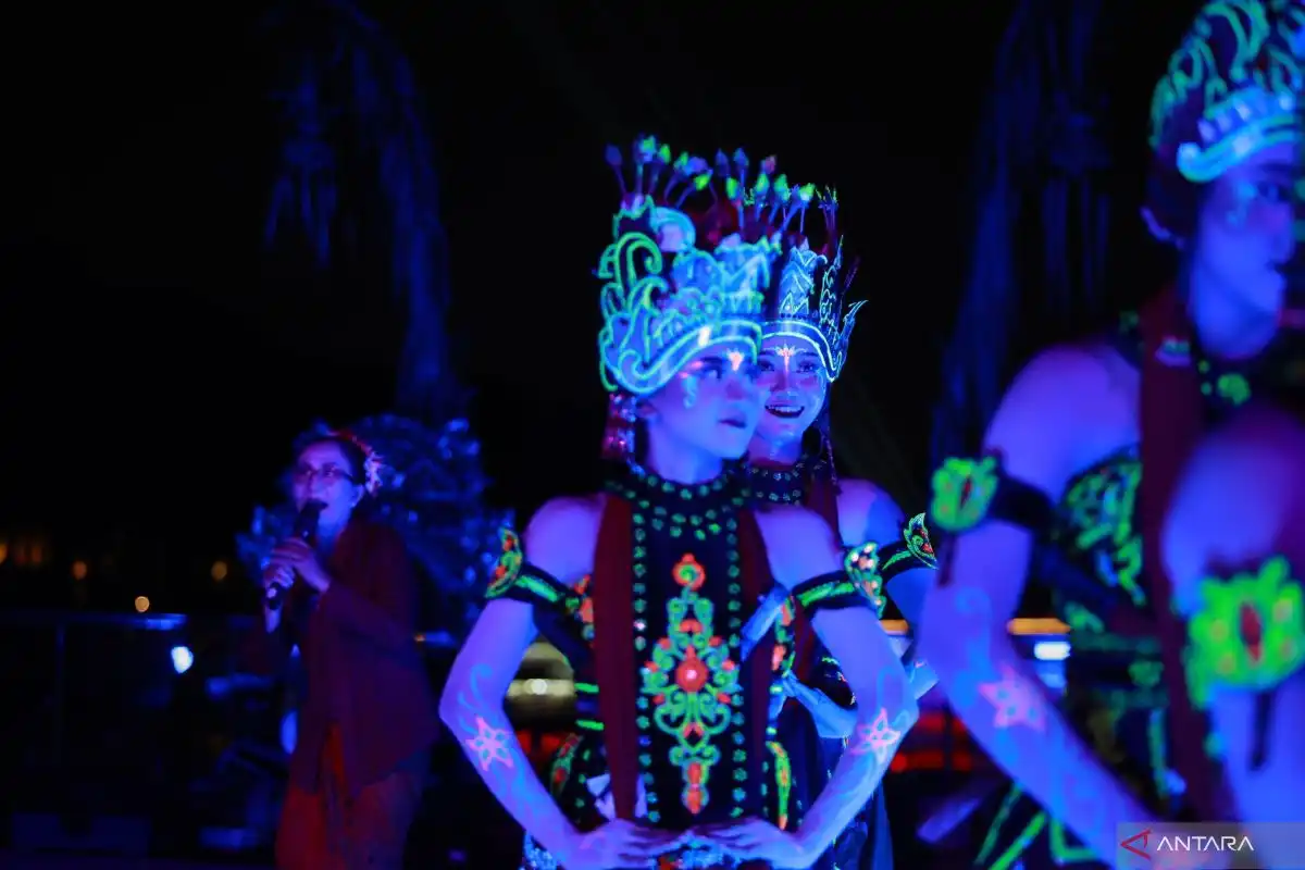 Gandrung Sewu 2026 Hadirkan Tarian Bercahaya di Pantai Marina Boom