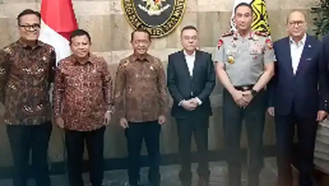Rosan Koordinasi dengan Bahlil dan Sejumlah Pejabat soal Kelangkaan BBM