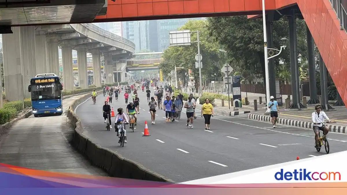 Warga Jakarta Kenakan Masker, Pemprov Siapkan Antisipasi Asap Karhutla