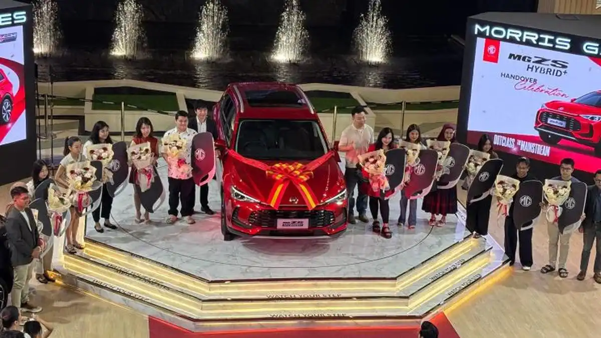 MG Serahkan 100 Unit Perdana ZS Hybrid kepada Konsumen Indonesia