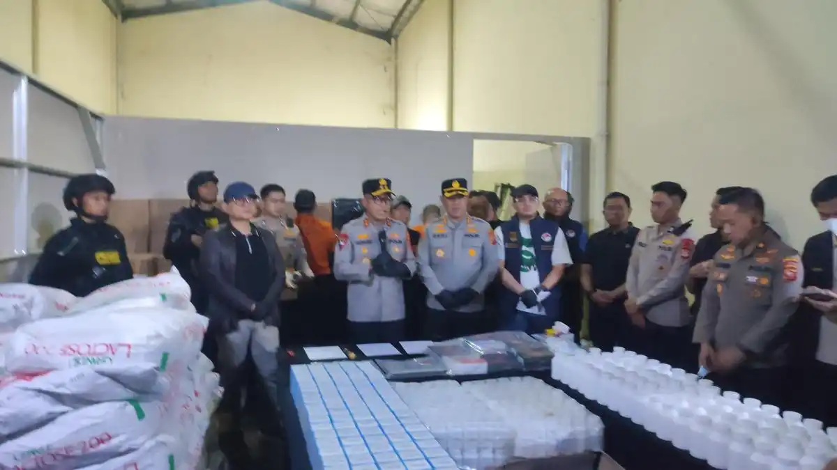 Pabrik Obat Ilegal di Bandung Terungkap, Lima Orang Jadi Tersangka