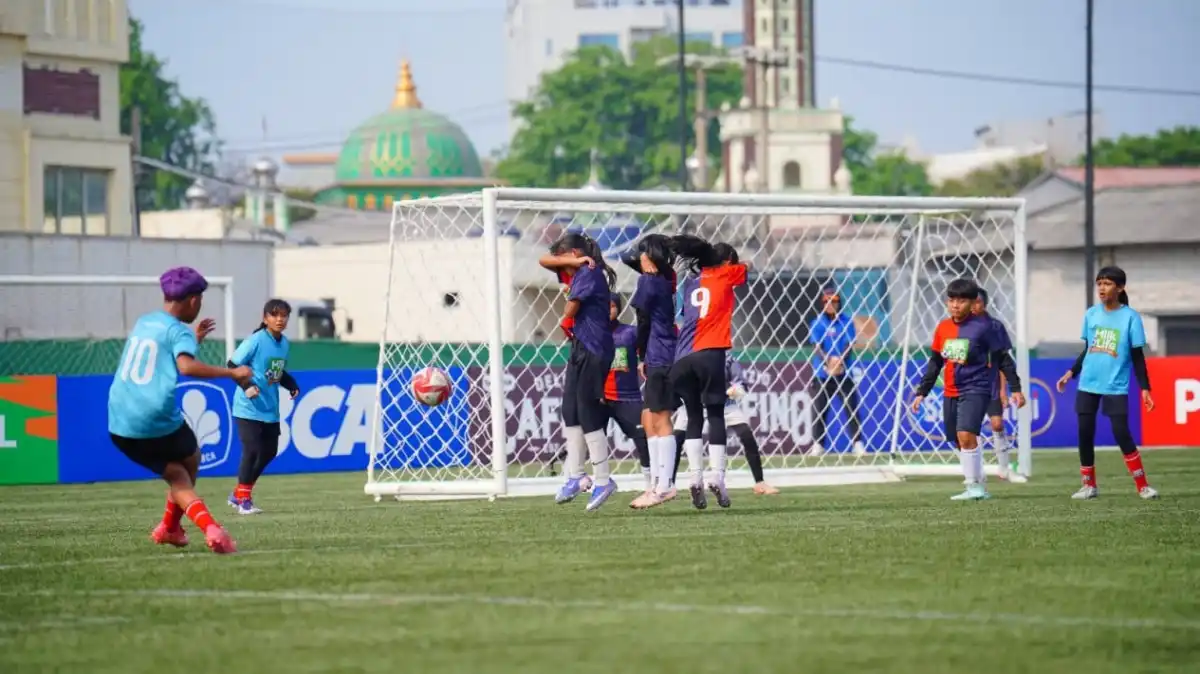 Empat Sekolah Raih Gelar di MilkLife Soccer Challenge Bekasi dan Kudus
