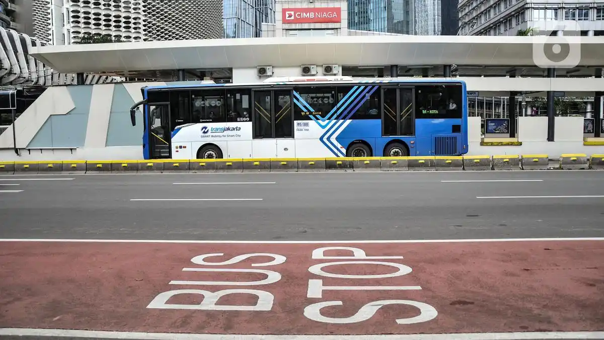 Insiden Truk di Cawang Picu Keterlambatan pada 15 Layanan Transjakarta