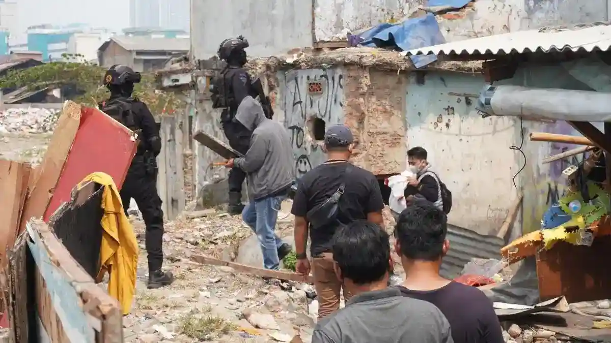 Penggerebekan Kampung Boncos Libatkan 101 Personel, Perlengkapan Sabu Disita