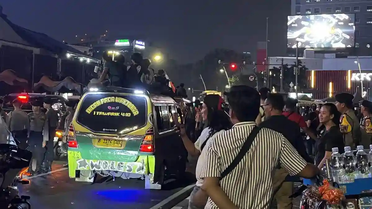 Aksi di Tugu Tani Berakhir, Massa Tinggalkan Spanduk Lima Tuntutan