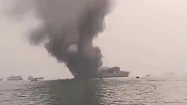 KMP Batumandi Terbakar Saat Hendak Merapat di Dermaga VI Merak