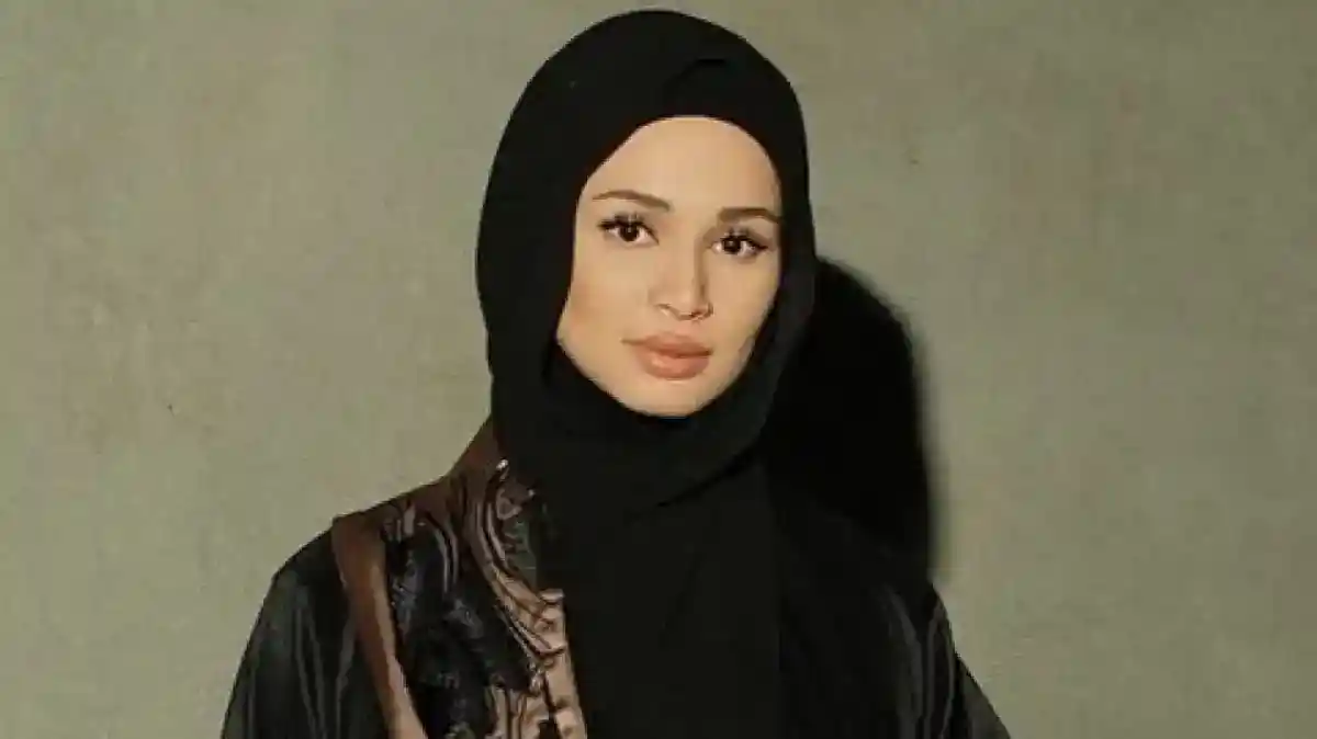 Mengenal Izara Aishah, dari Sorotan Konser hingga Bisnis Busana Muslimah